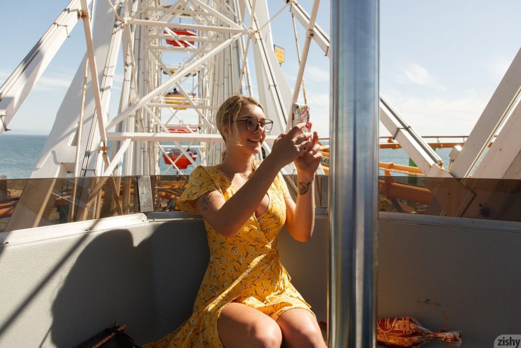 รู้ว่าเสี่ยงแต่คงต้องขอลอง Gabbie Carter Yellow Dress | JAV MASTER | AV ...